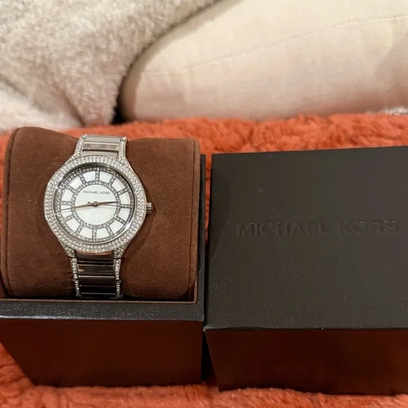 Michael Kors Women's MK3311 'Kerry' Crystal Stainless Steel Watch - Picture 3 of 4